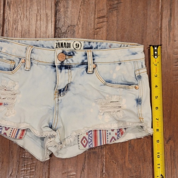 Denim/Cotton Zanadi Shorts. Size 9 - Picture 5 of 8